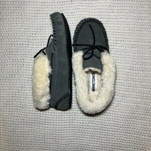 Minnetonka Women's Chrissy Grey Size 7 Fur Lined Shoes Moccasin Slipper Boho
